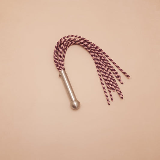 Martinet cat o nine cuir & inox - 64 cm - rose & violet