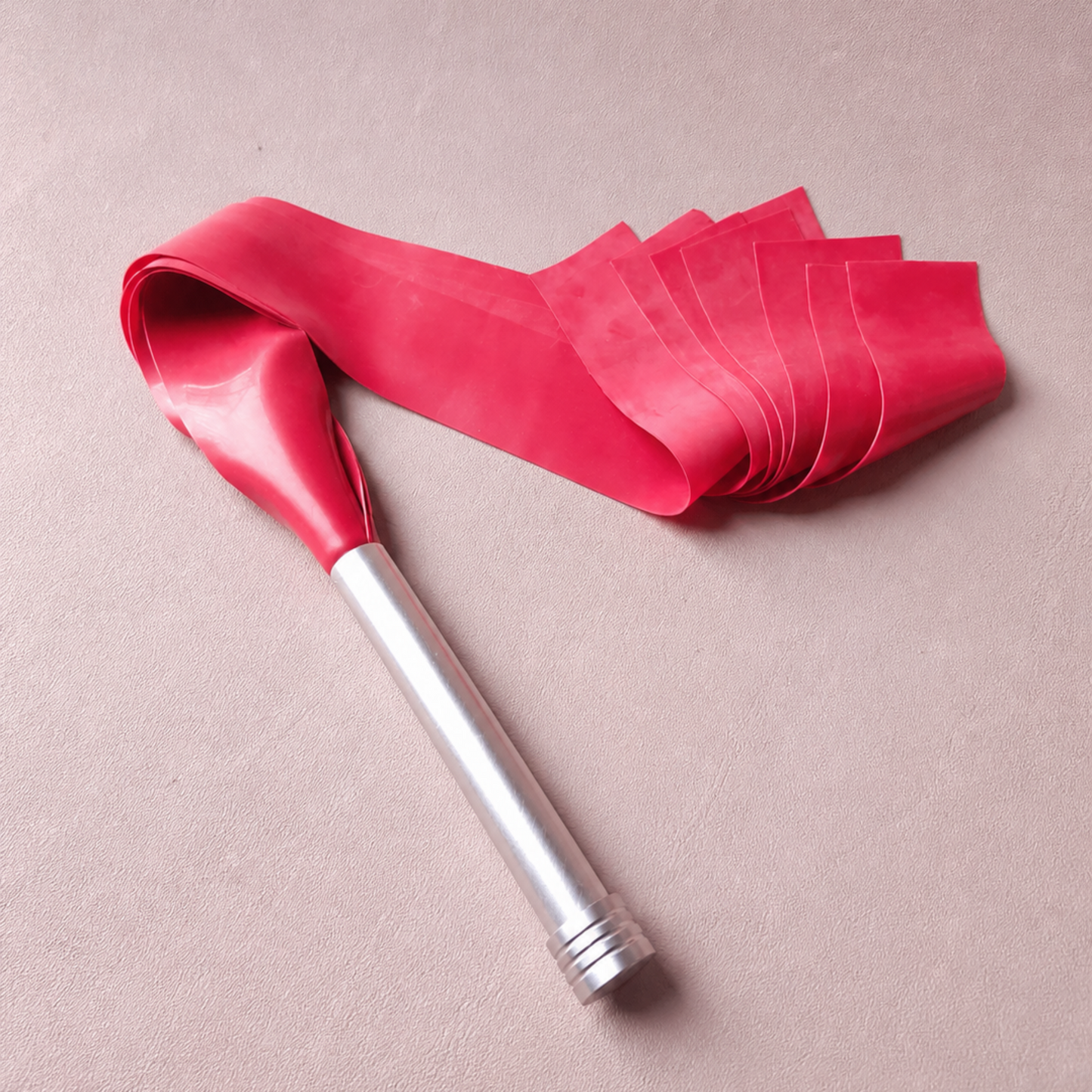 Martinet latex & métal - 51 cm - rouge