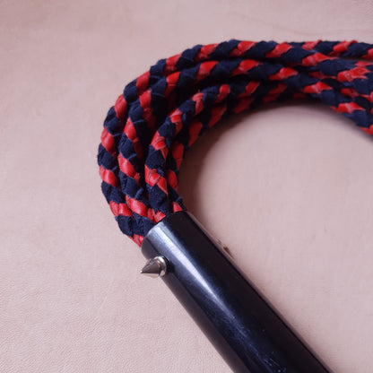 Martinet cat-o-nine cuir & acier - 42 cm - rouge & noir