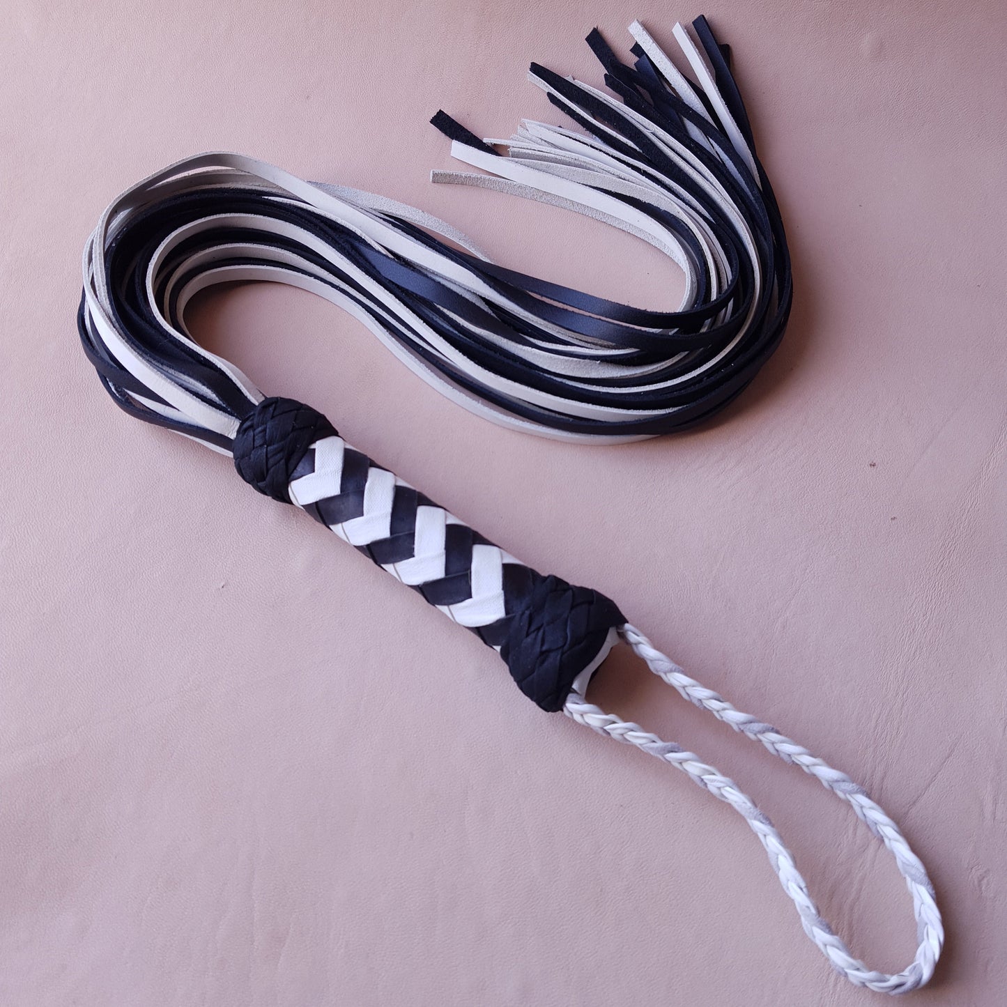 Martinet cuir & knot - 71 cm - noir & blanc