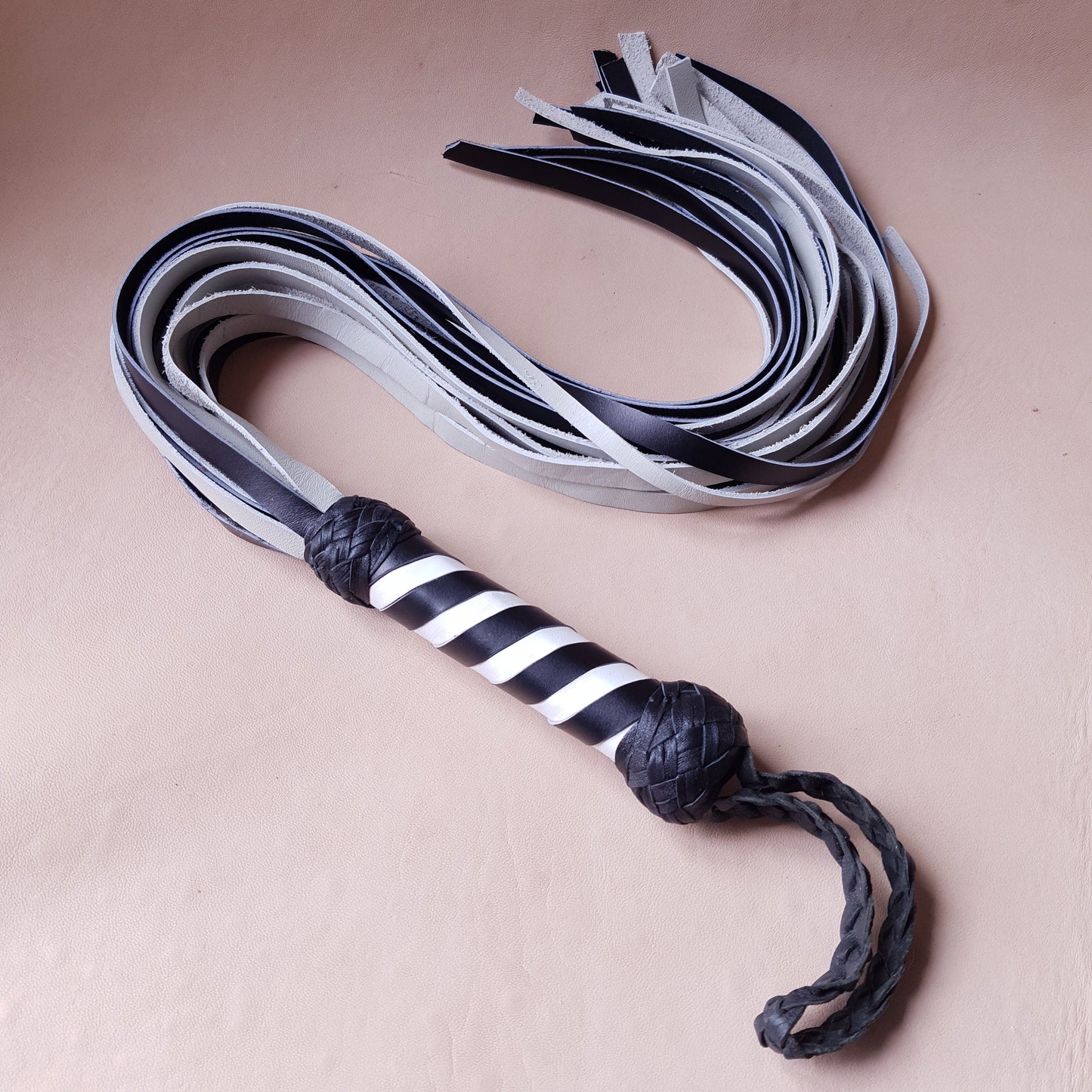 Martinet cuir & knot - 79 cm - noir & blanc