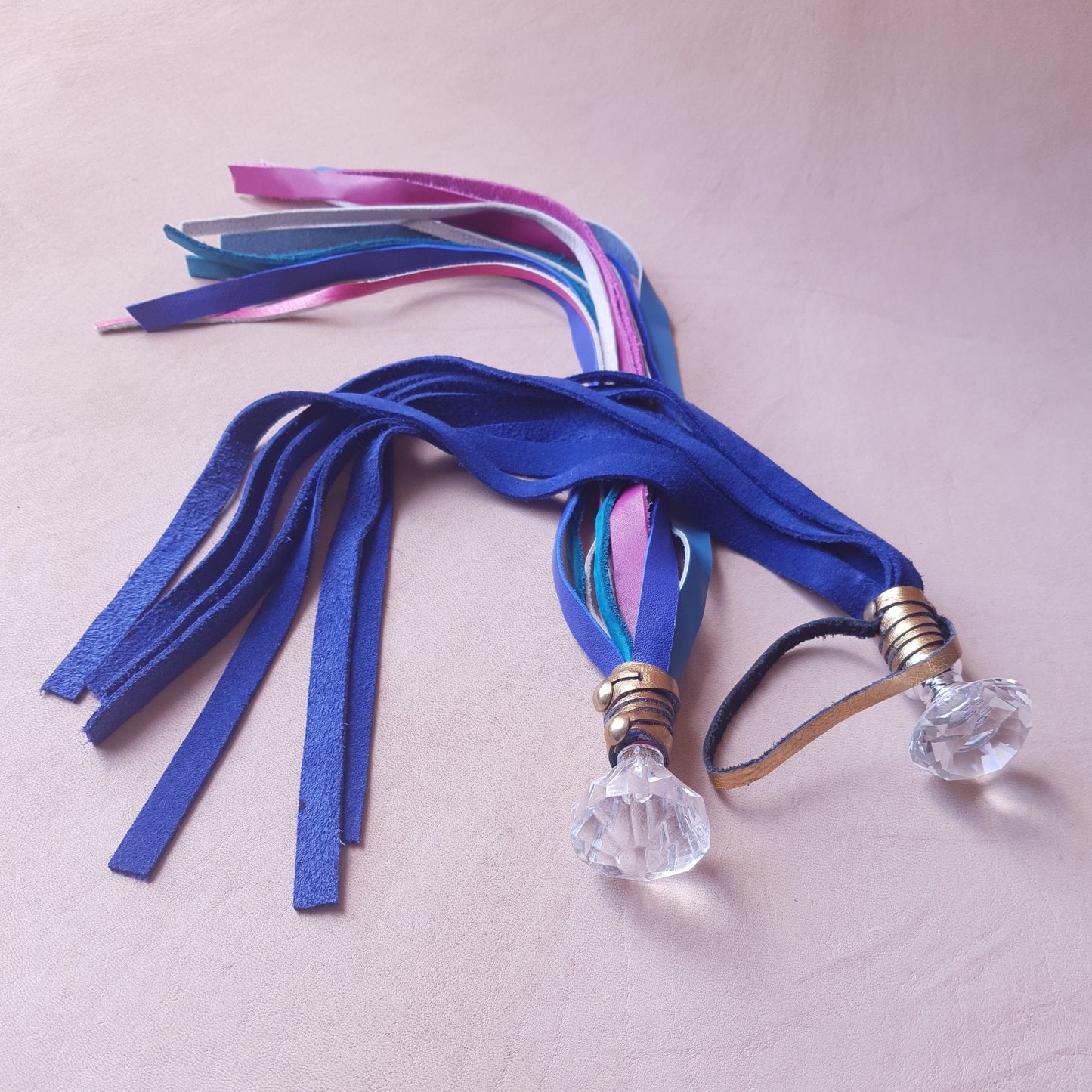 Paire de martinets cuir - 35 cm - bleu & or + bleu, or & rose