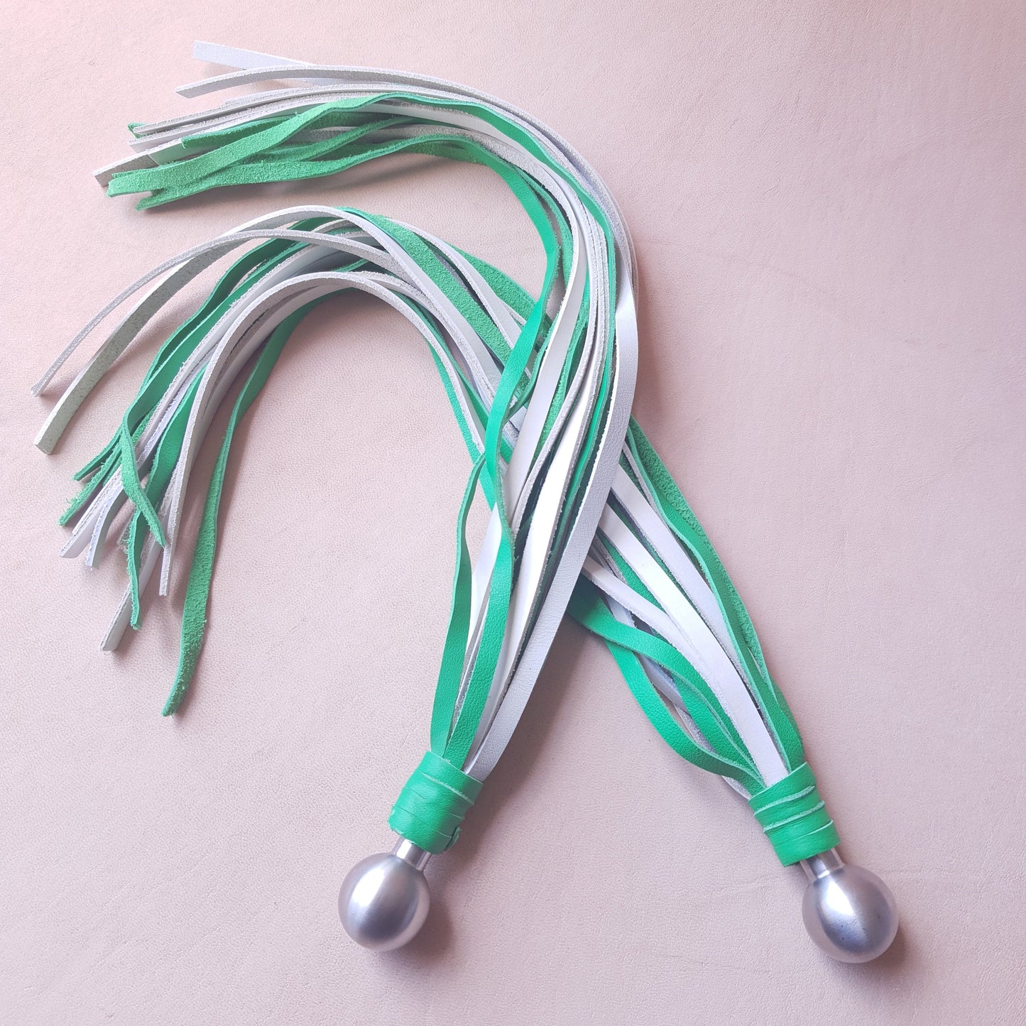 Paire de martinets cuir & inox - 38 cm - vert & blanc