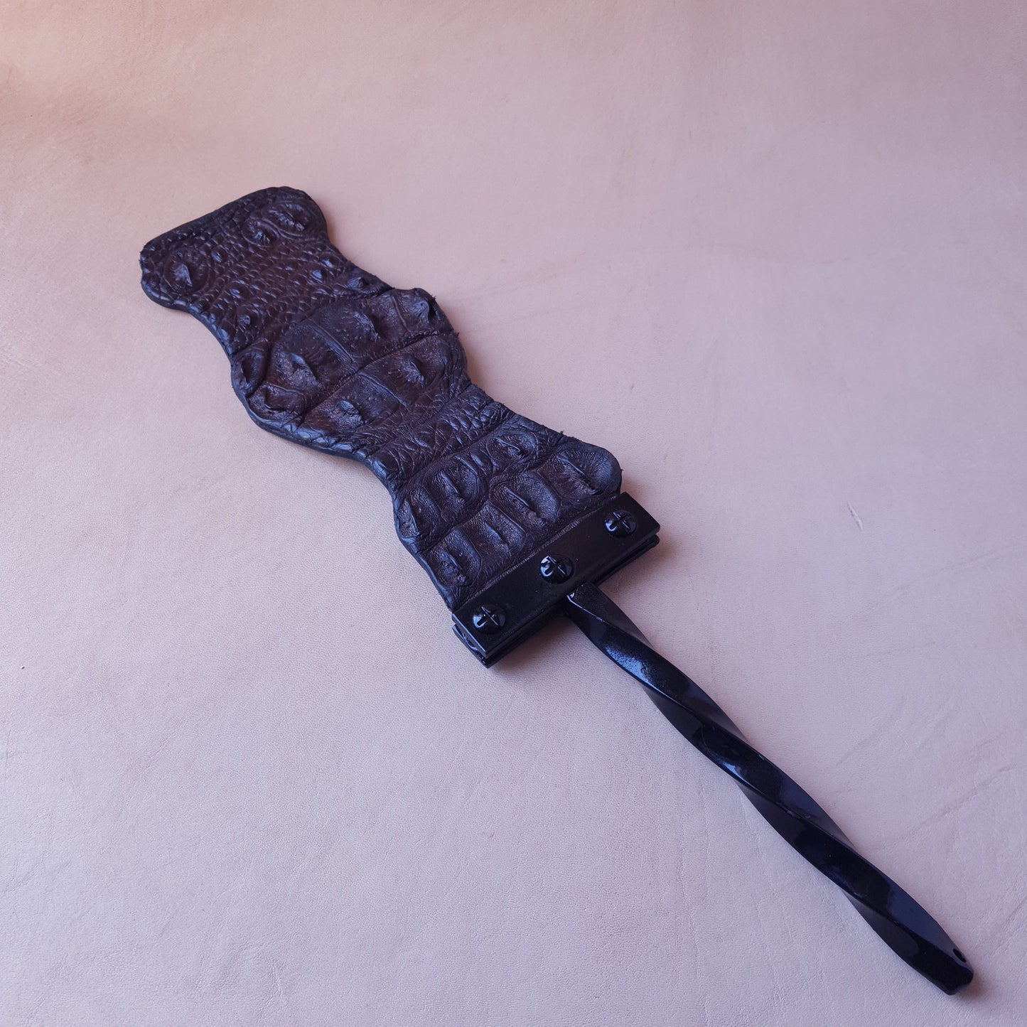 Paddle cuir (caïman) & acier - 44 cm - noir