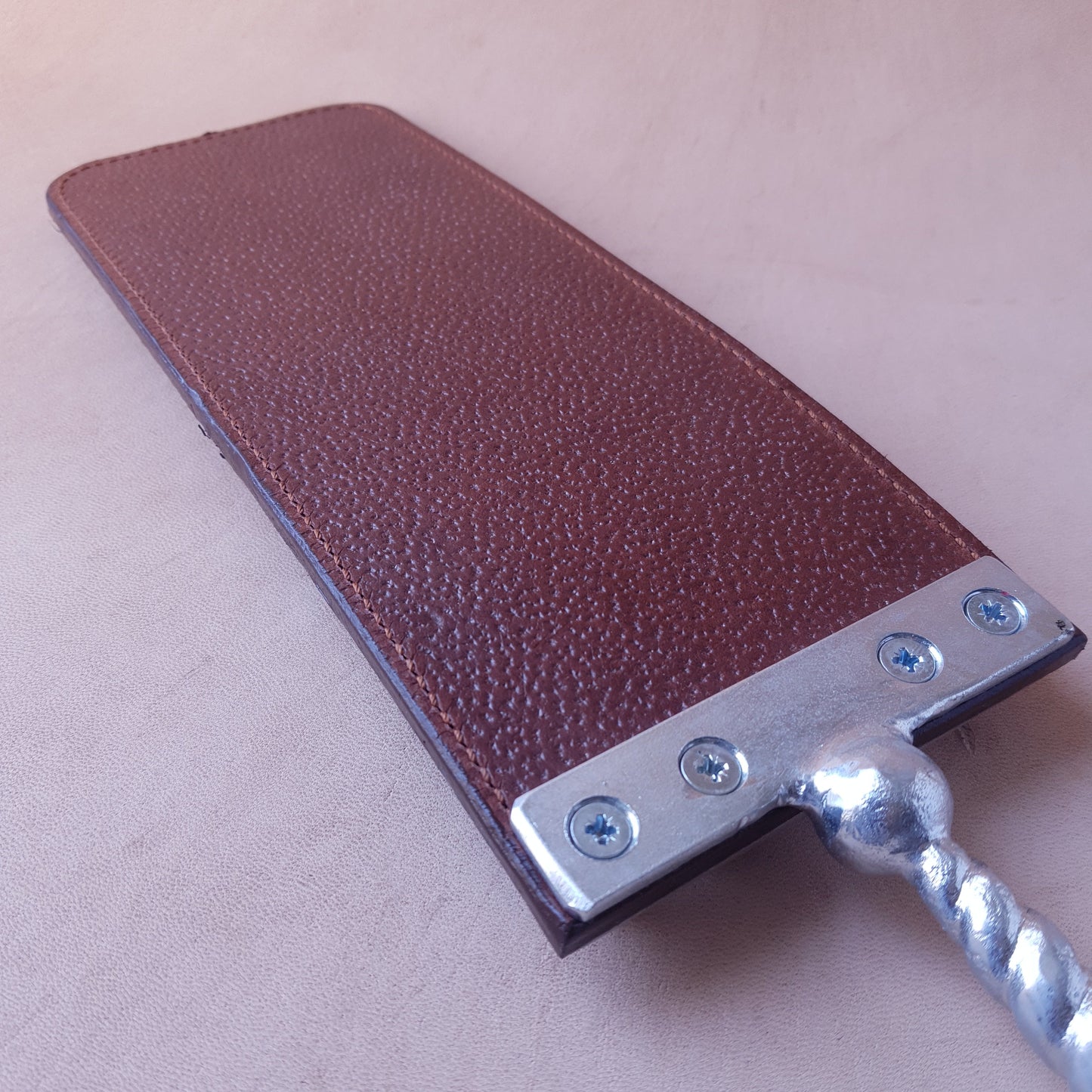 Paddle cuir & acier - 43 cm - marron