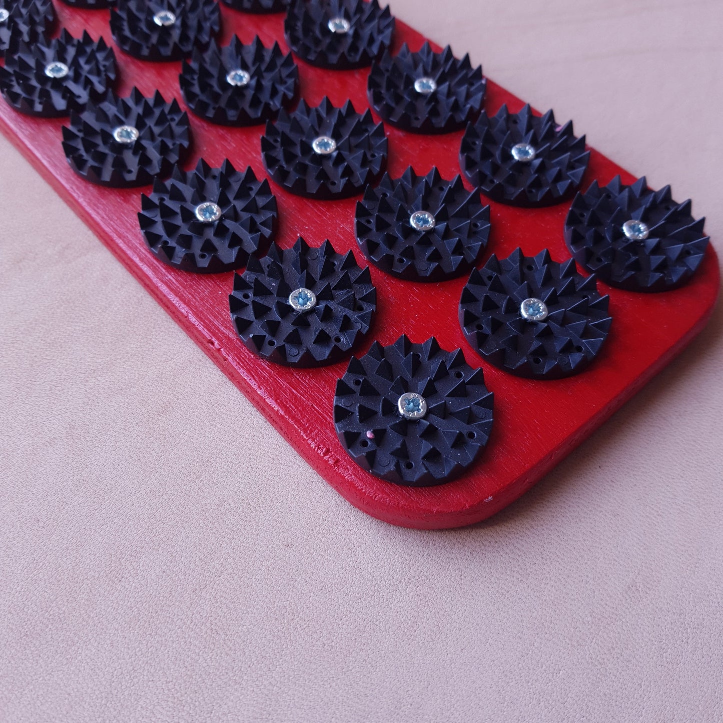 Paddle bois & pics fleurs - 37 cm - rouge & noir