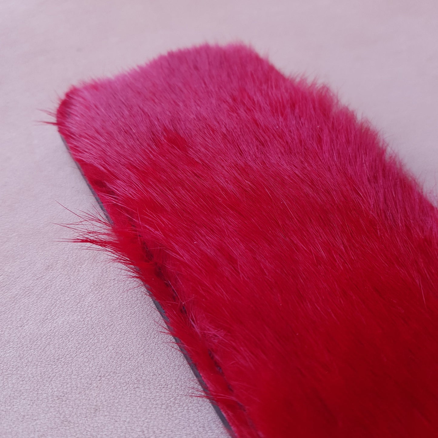 Paddle cuir & fourrure - 38 cm - rouge