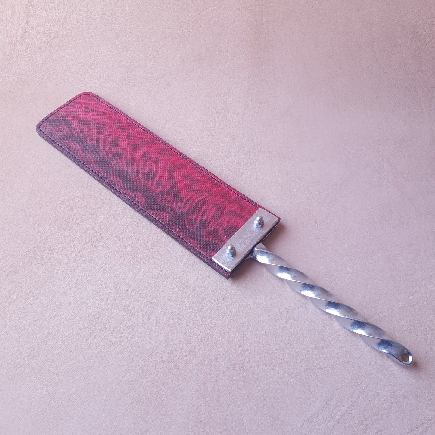 Paddle cuir & acier - 41 cm - rouge & noir