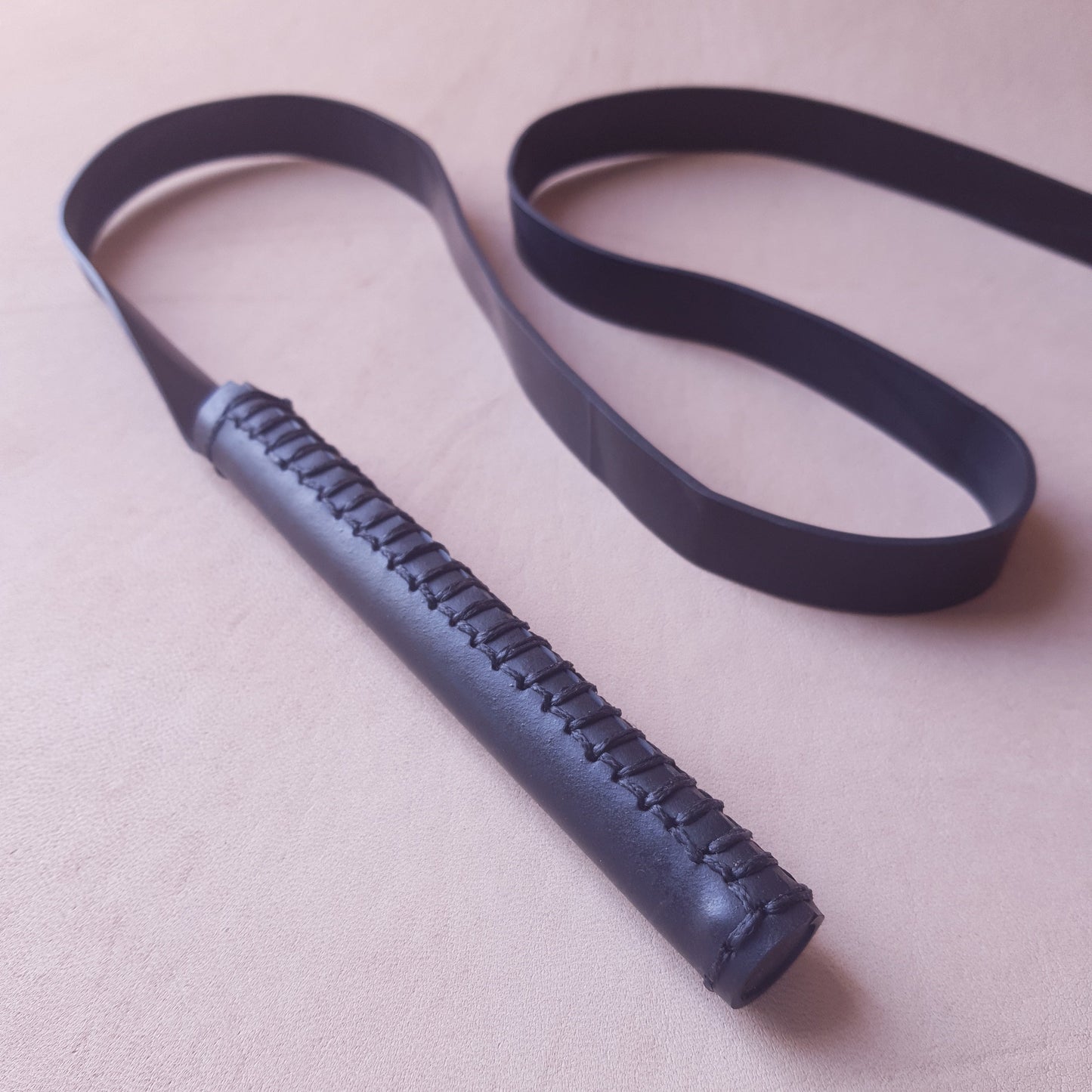 Langue de dragon caoutchouc & inox - 84 cm - noir